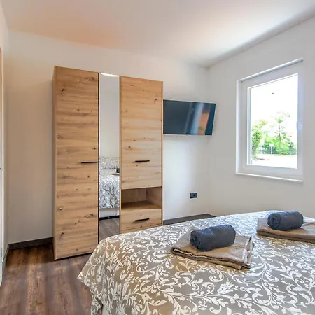 וילה Fortuna - Spatious For 8 Guests With Pool And Garden, Istrien