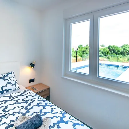 Fortuna - Spatious For 8 Guests With Pool And Garden, Istrien וילה Raša